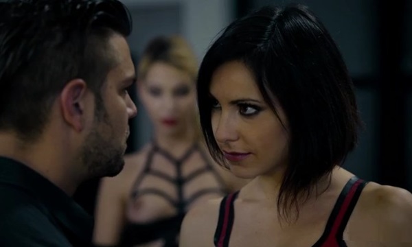 Оргия с элегантными путанами в сексуальных нарядах.