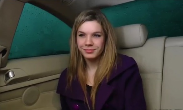 Милую француженку натянули на два пениса после краткого пик - ника.